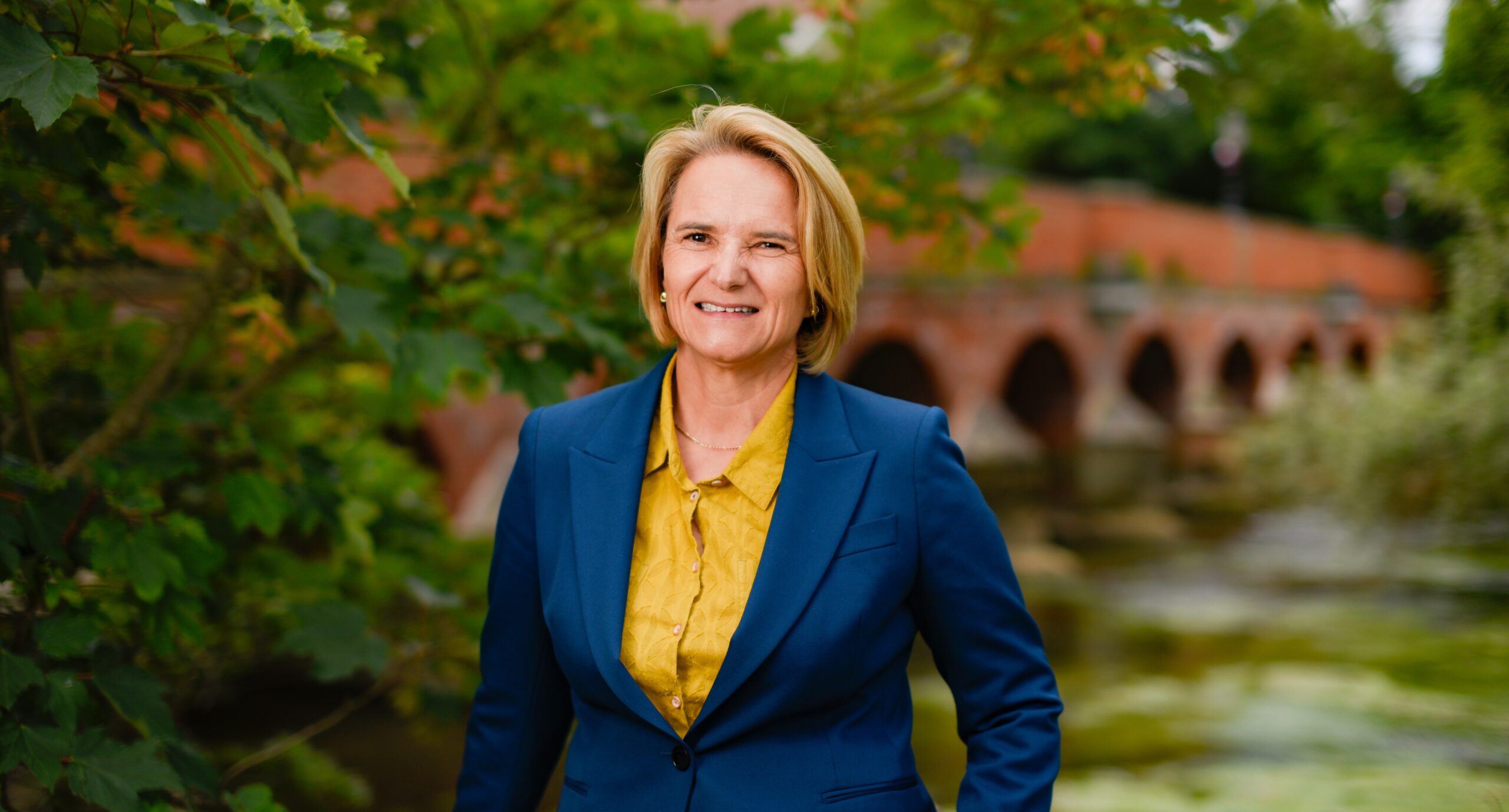 Alison Hutton, Financial Planner